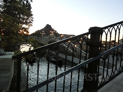 夕方のプロメテウス火山