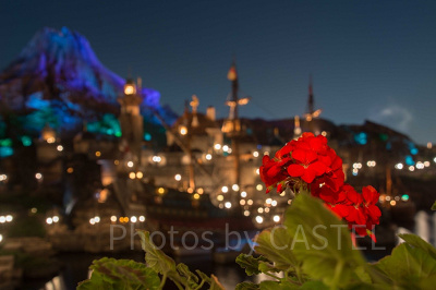 プロメテウス火山（TDS・夜）