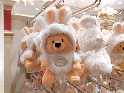 ディズニーお正月グッズ：うさぎプーさんぬいぐるみバッジ