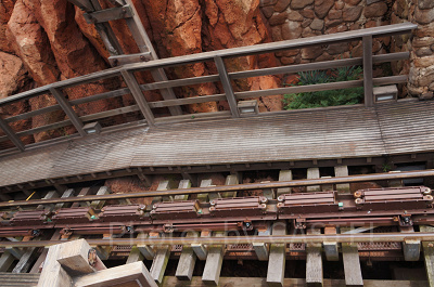 混雑時にはゆっくりと撮影できるビッグサンダーマウンテンのレール