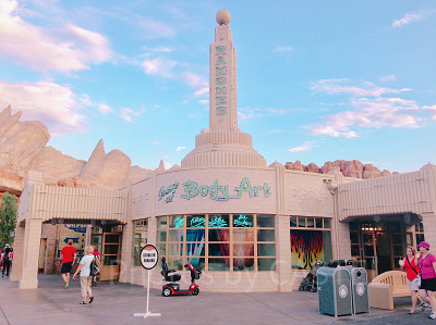 カーズランド】アナハイムディズニーの人気アトラクション