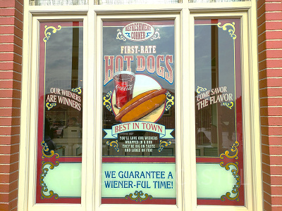 リフレッシュメントコーナー：ホットドッグ専門店！