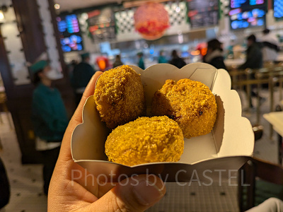 ライスコロッケ(ルイズ N.Y. ピザパーラー)