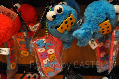 ユニバのセサミストリートグッズ「POP EMOTION!」15選！2021年新作T