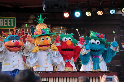 廃盤】 USJ 華々しい 限定☆セサミストリート モッピー/メモ
