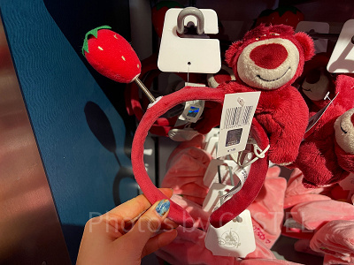 上海ディズニーカチューシャ:寝転びロッツォ&イチゴカチューシャ