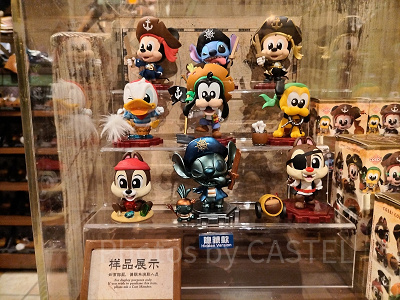 上海ディズニーカリブの海賊グッズ：コレクタブルフィギュアスタンド