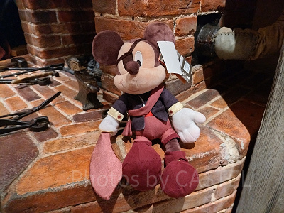 上海ディズニーカリブの海賊グッズ：眼帯ミッキーのぬいぐるみ