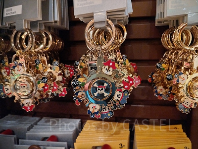 上海ディズニーカリブの海賊グッズ：トレジャーコーブのリング付キーチェーン