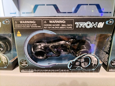 上海ディズニートロングッズ:光るダイキャスト製ライトサイクル