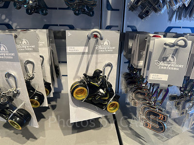 上海ディズニートロングッズ:カラビナ付ライトサイクルキーチェーン