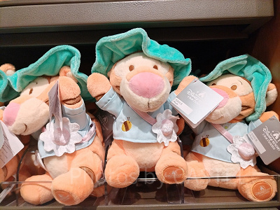 上海ディズニーくまのプーさんグッズ:植物シリーズのティガーぬいぐるみ
