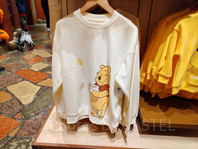 上海ディズニーくまのプーさんグッズ:プーさんとはちみつデザインの白シャツ(大人)