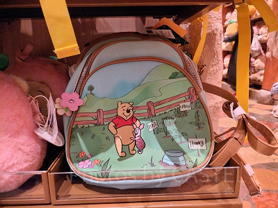 上海ディズニーくまのプーさんグッズ:プーさんのミニリュック(100エーカーの森)