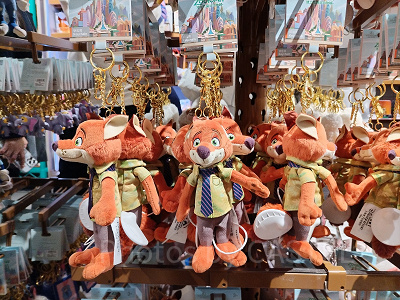 上海ディズニーズートピアグッズ：ニックの警官ぬいぐるみキーチェーン