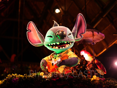 熱唱するスティッチ