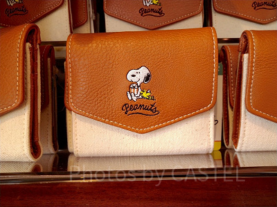 スヌーピーの二つ折り財布