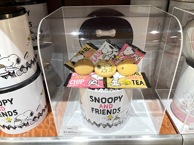 スヌーピーの缶入りクッキー