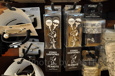 スヌーピー「VINTAGE PEANUTS」モノトーン/イヤホン