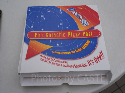 宇宙っぽいピザのパッケージ