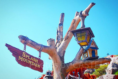 スプラッシュ・マウンテンの看板