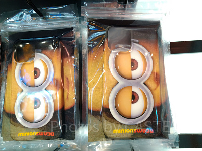 たたずむ女性スマートフォンケース