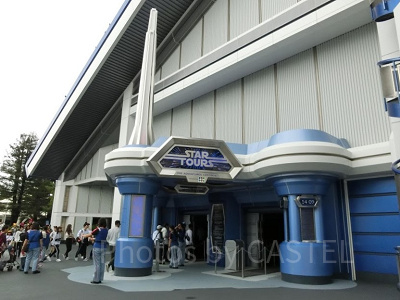 スターツアーズのQライン】スター・ウォーズの世界へ！スタンバイ列に