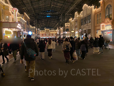 ワールドバザールの様子(20時ごろ)