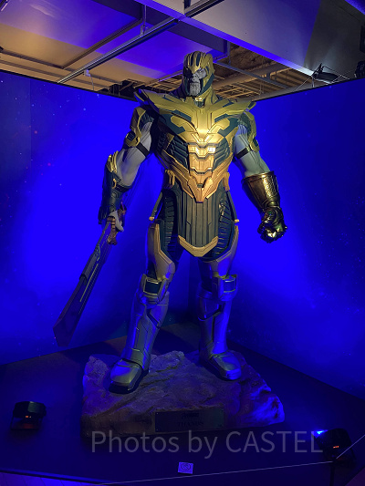 ガントレットをはめたサノス