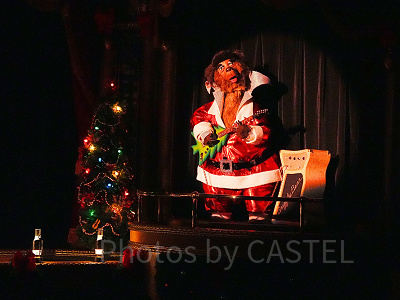 クマたちが冬らしい衣装を着て登場！