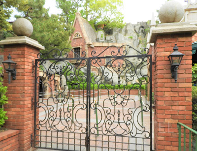 空いている時期は中庭が閉じられている