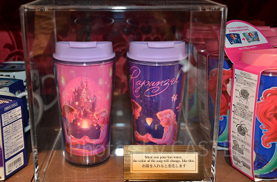 お湯をいれるとデザインが変化します!