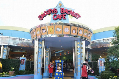 スヌーピー・バックロット・カフェの外観