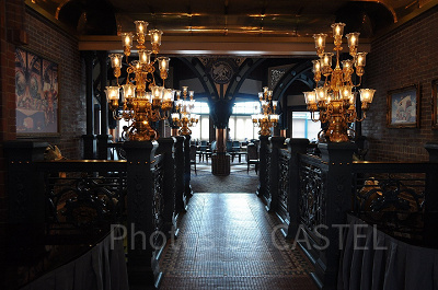 ロンバーズランディングの店内は照明が美しい/USJ