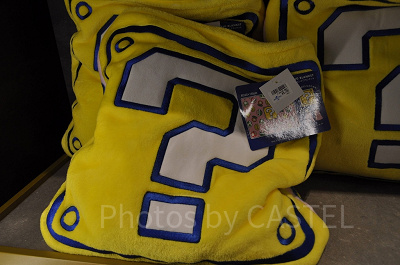 スーパーマリオの総柄ブランケットを収納した形