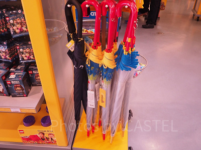 レゴランド内のショップでは傘も販売しています！