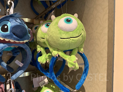 ちょこんと座ったマイクがかわいい!