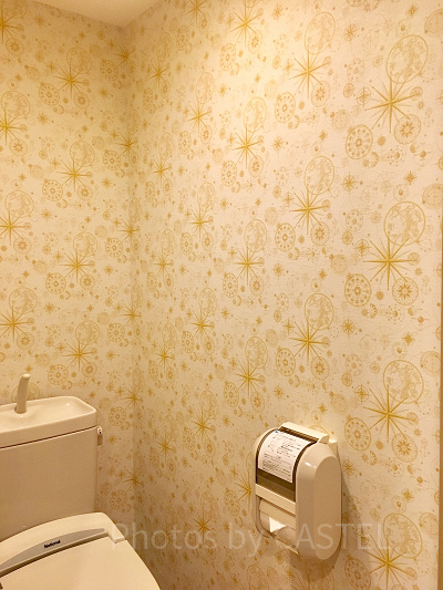 ティンカーベルが魔法をかけたような壁紙がかわいい！