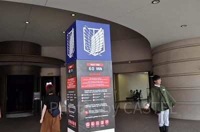 「進撃の巨人」のシアターアトラクション入口