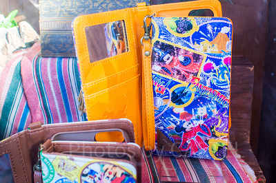 ディズニーシー限定の実写オリジナルスマホケースは2種類!