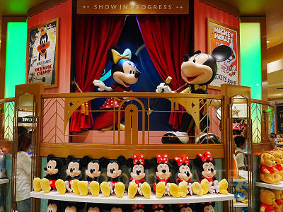 エレベーター裏にはミッキーとミニーの装飾が!