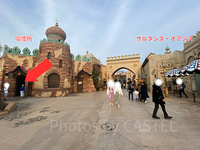 サルタンズ・オアシスの反対側の建物内に喫煙所があります