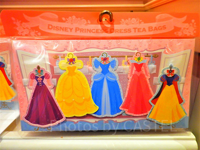 ドレスの裏にティーバッグが！