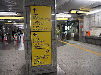 都庁前駅改札口