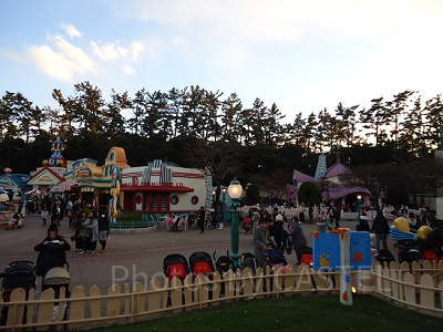 歩いて回るだけで楽しいトゥーンタウン