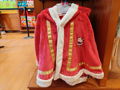 ユニバクリスマスグッズ2024：ハロー・キティのポンチョ（子供用）