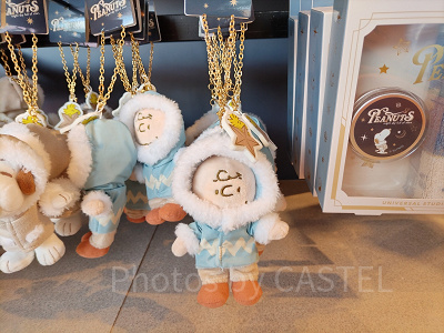 ユニバクリスマスグッズ2024：マスコットキーチェーン（冬服スチャーリー）