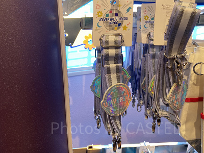 ユニバーサルグローブのネックストラップ