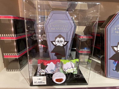 ユニバハロウィン2022グッズ:ドラキュラのマシュマロ缶