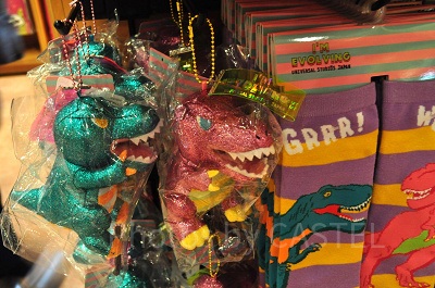 ユニバの新恐竜グッズ「ジュラシック・パーク  I’M EVOLVING」のぬいぐるみキーチェーン